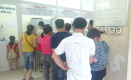 Khu vực đăng ký khám bệnh của Bệnh viện Mắt Trung ương (Hà Nội)