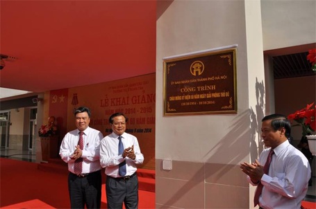 Cô Nguyễn Mỹ Hảo - Hiệu trưởng nhà trường phát biểu tại lễ khai giảng.