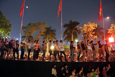 Hân hoan trong “bữa tiệc” pháo hoa - 10 Ghi lại hình ảnh đẹp làm kỷ niệm