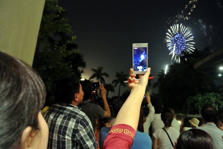 Hân hoan trong “bữa tiệc” pháo hoa - 11 Ghi lại hình ảnh đẹp làm kỷ niệm