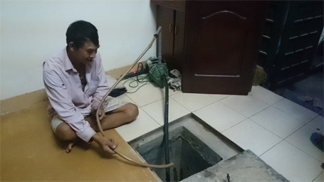 Người Hà Nội thức trắng đêm “canh” nước sạch - 5 Bể chứa nước của nhiều nhà dân luôn trọng tình trạng cạn nước