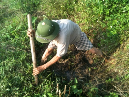 Thợ săn đào mở rộng cửa hang