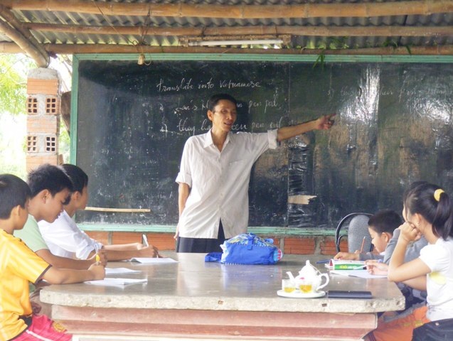 Từ lớp học tuềnh toàng này, đã bao lớp học trò do thầy Hưng dạy ra đời có việc làm ổn định.