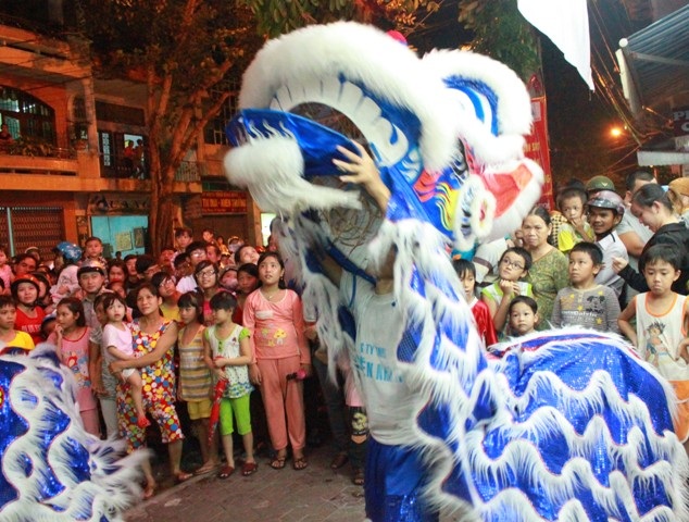 Tại Bình Định, Trung thu thiếu chị Hằng nhưng vẫn vui. (Ảnh: Doãn Công)