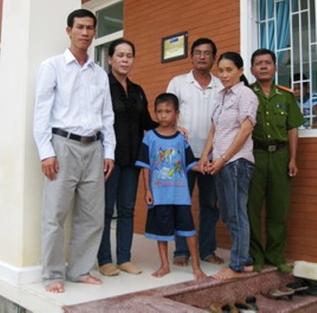 Cháu bé bị mẹ kế bạo hành đã vào làng trẻ SOS - 1 Cháu Toàn được đưa vào Làng SOS Quy Nhơn nuôi dạy - Ảnh: D. Công
