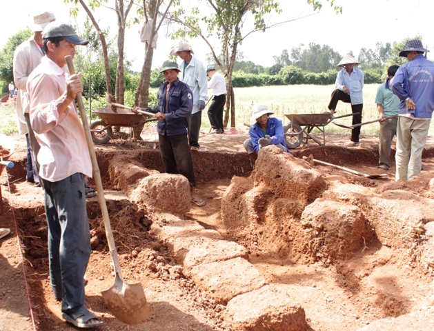 Phát hiện nhiều dấu tích mới trong thành Hoàng Đế