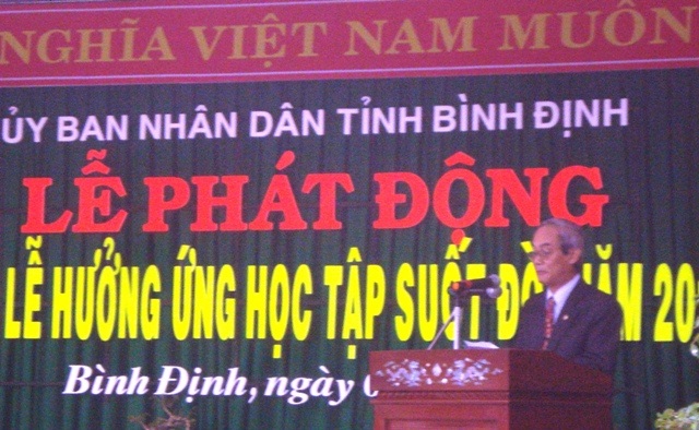 Ông Trần Đức Minh - giám đốc Sở GD-ĐT Bình Định phát biểu chỉ đạo lễ phát động.