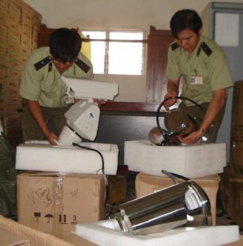 Bắt xe tải chở hàng thiết bị an ninh trị giá gần 2,5 tỷ đồng - 1 Số thiết bị đang được thu giữ tại cơ quan chức năng