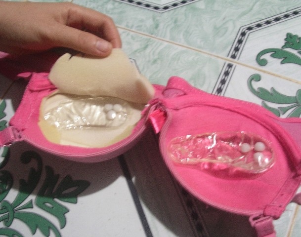 Thuốc lạ được tìm thấy trong áo ngực