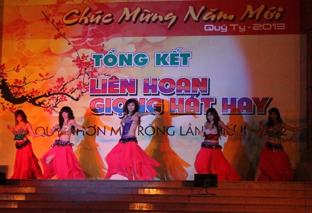 Một tiết mục văn nghệ bốc lửa được nhiều bạn trẻ gieo hò cổ vũ