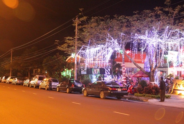 Khách sạn, nhà hàng đông khách