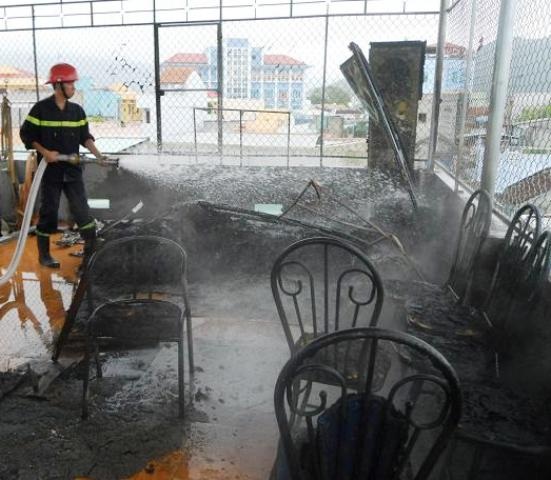 Nghịch lửa, cháu thiêu rụi lầu 3 nhà ông - 1 Hiện trường vụ hỏa hoạn