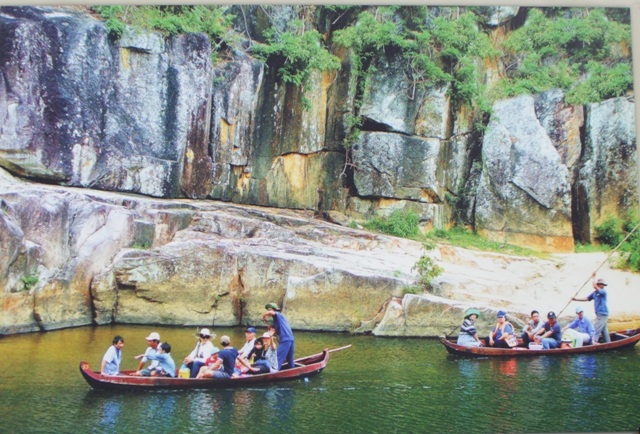 Thắng cảnh Hầm Hô nơi hút khách du lịch về thăm