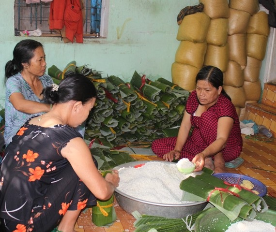 Gói bánh cũng phải có kỹ thuật để bánh khi luộc khỏi bị phình đảm bảo thẩm mỹ