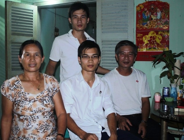 Chàng sinh viên miền núi đỗ thủ khoa “kép” trước mắt sẽ cố gắng học cho tốt