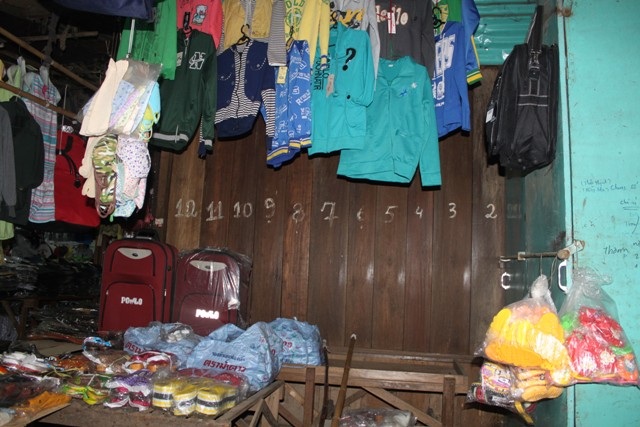 Bắt bà chủ sạp vải lừa đảo hàng tỷ đồng - 1 Tài sản thế chấp của bà Nữ chỉ còn lại sạp vải ở chợ Bình Định