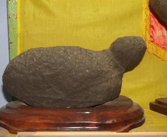 Tác phẩm Cụ rùa trong bộ tứ linh (đá Granit) rất giá trị mà anh Hiệp sưu tầm được từ sông Ba