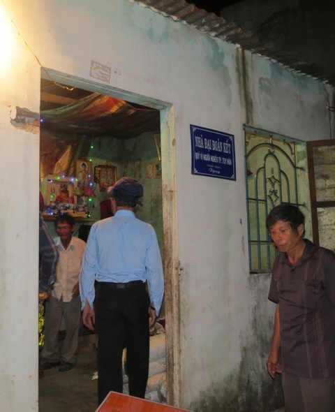 Nhà bà Hạnh rất nghèo đã được địa phương hỗ trợ xây dựng nhà tình thương