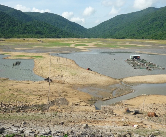 Nhiều ao hồ đầm chứa ở dưới mực nước chết