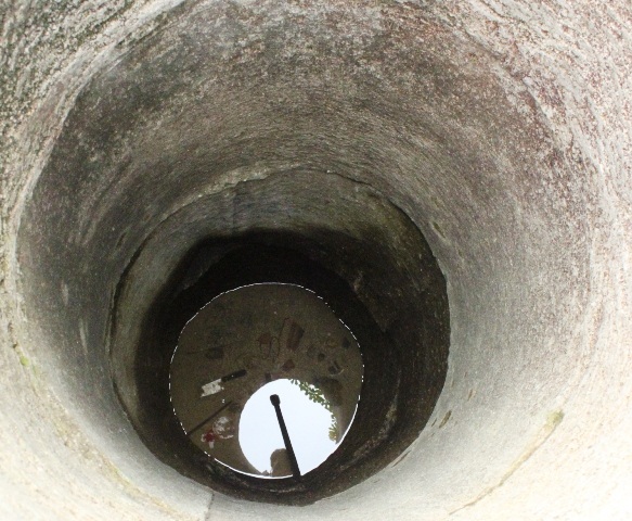 Mùa hè chưa tới mà nước giếng của người dân xã Nhơn Hải cạn nước