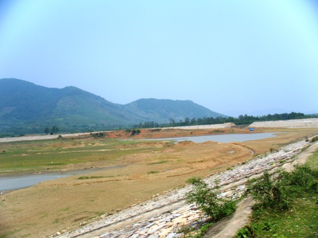 Hồ chứa nước Đại Sơn là một trong hồ chứa lớn nhất huyện Phù Mỹ mà đã cạn kiệt nước