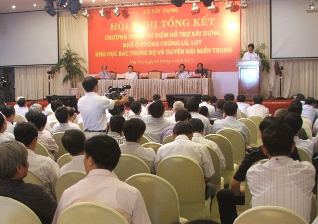 Thủ tướng Chính phủ Nguyễn Tấn Dũng cùng đoàn công tác Chính phủ làm việc tại tỉnh Phú Yên