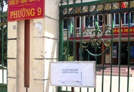 UBND phường nháo nhào vì mất con dấu: Đã có con dấu mới - 1 UBND phường 9 đóng cửa không tiếp dân vì mất con dấu (ảnh báo Pháp luật TP.HCM)