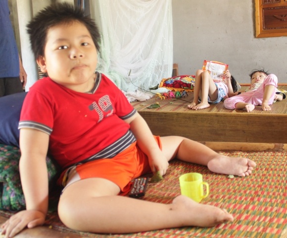 Có lẽ Hoàng mập do uống nhiều thuốc bổ khi bị bệnh nhưng ngặt nổi chỉ nằm một chỗ