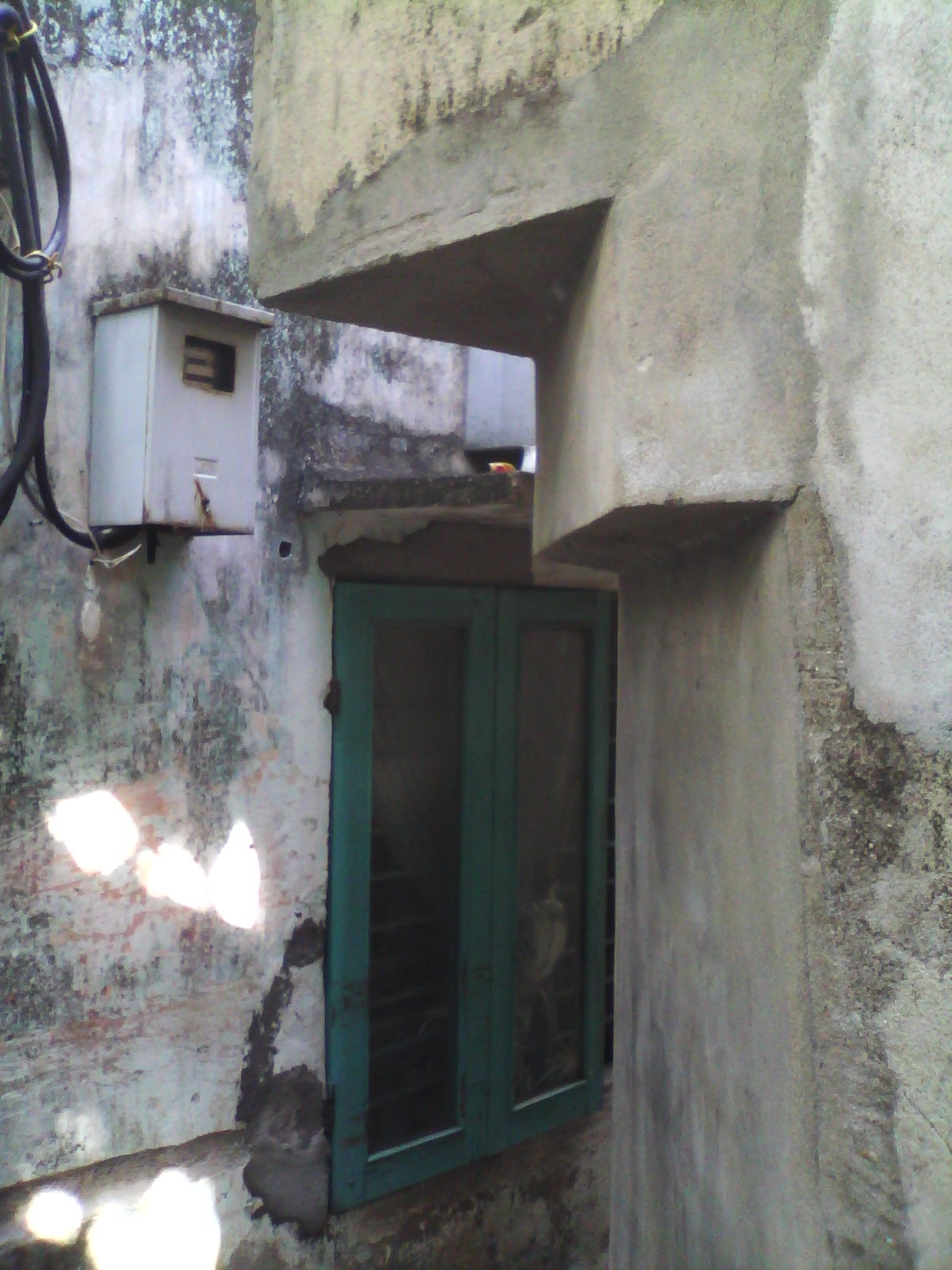 Góc sau nhà bà Ánh bị vạt góc