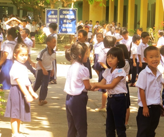 Học trò trường tiểu học Nguyễn Trung Trực (TP Tuy Hòa, Phú Yên)
