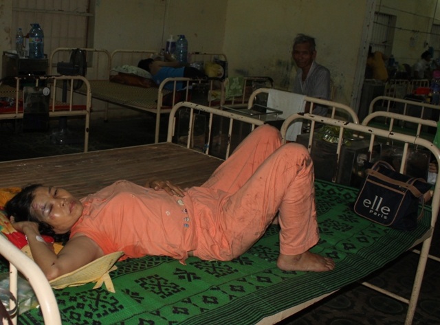 Bà Nguyễn Thị Hương vẫn nửa tỉnh, nửa mơ và ói mửa liên tục