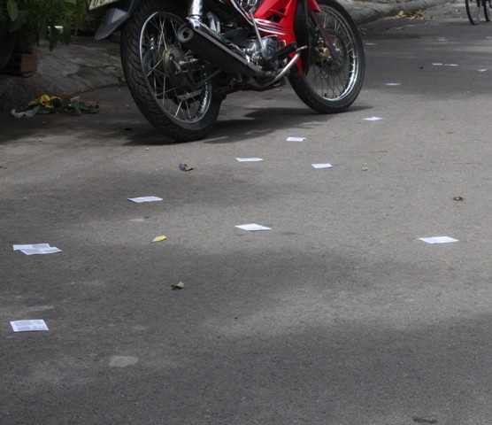 Phao thi xuất hiện rải trên đường.