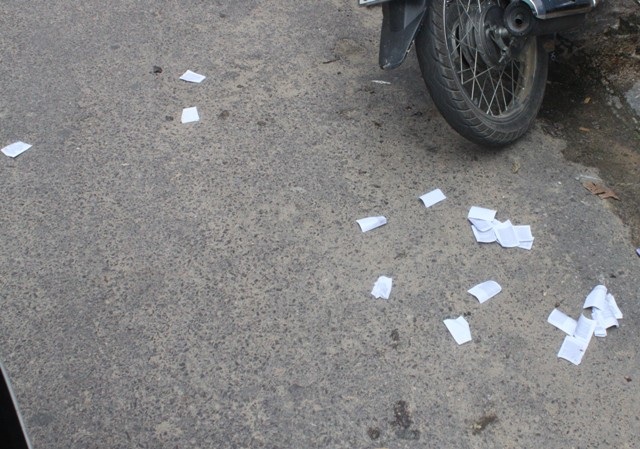 Phao thi xuất hiện rải trên đường.