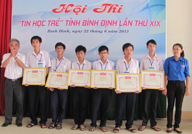 Các thí sinh đạt giải cao khối THPT và THCS