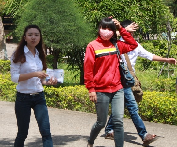 Hết 2/3 thời gian làm bài thí sinh nộp bài ra sớm với tâm trạng thoải mái