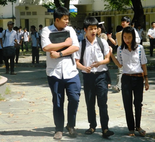 Thí sinh dự thi vào lớp 10 công lập năm 2013-214 tại Bình Định.