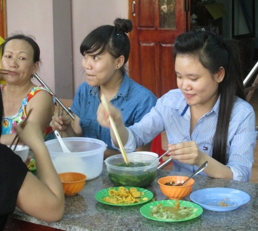 Sĩ tử ấm lòng với những bữa cơm chay ở chùa tiếp sức mùa thi