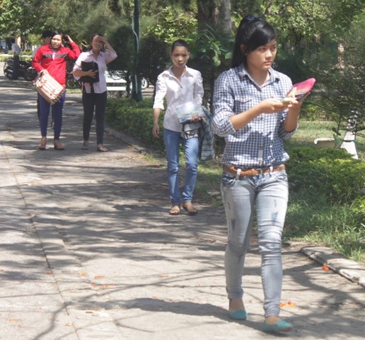 Nhiều thí sinh mới hết 2/3 thời gian đã nộp bài ra về vì cho rằng đề Toán khó