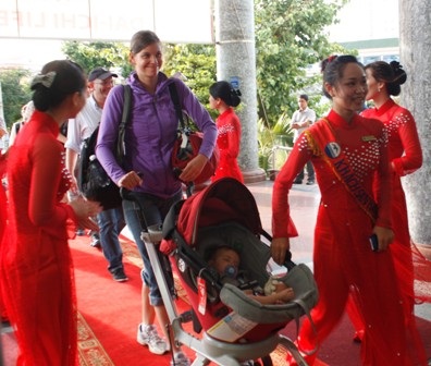 Có người đem cả con nhỏ theo.