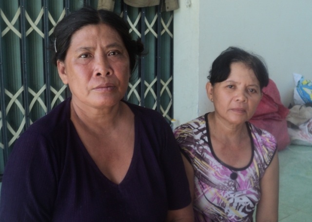 Bà Cảnh (trái) và bà Nguyễn Thị Quyên - 2 trong số 9 người bị sét đánh chiều 9/7