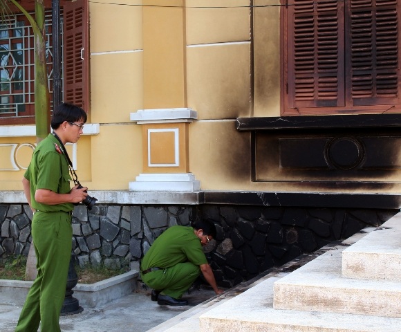 Cụ bà tự thiêu tại trụ sở tòa án bức xúc vì hoàn cảnh con gái? - 1 Hiện trượng vụ việc
