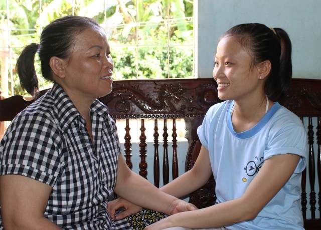 Danh hiệu thủ khoa chính là món quà ý nghĩa mà Hoàng Oanh muốn dành tặng ba mẹ.