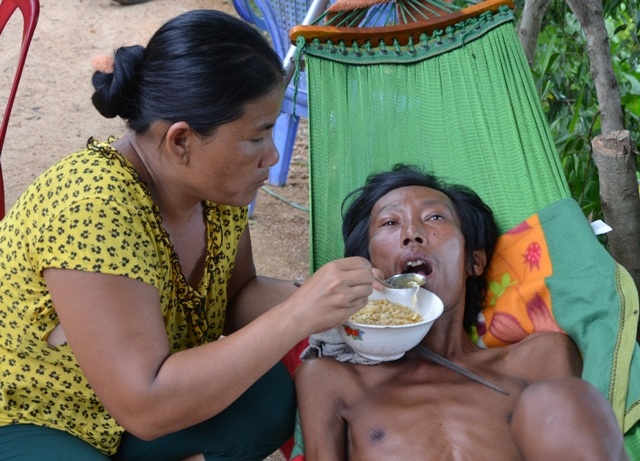 Bữa mì, bữa cháo cho qua ngày