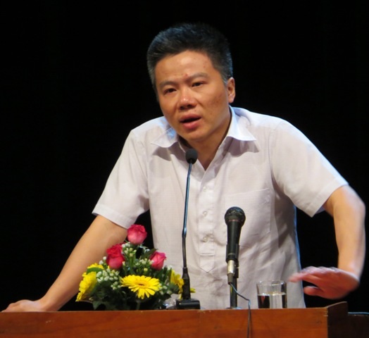 GS. Ngô Bảo Châu có buổi giao lưu thú vị với giáo viên, học sinh tỉnh Bình Định.