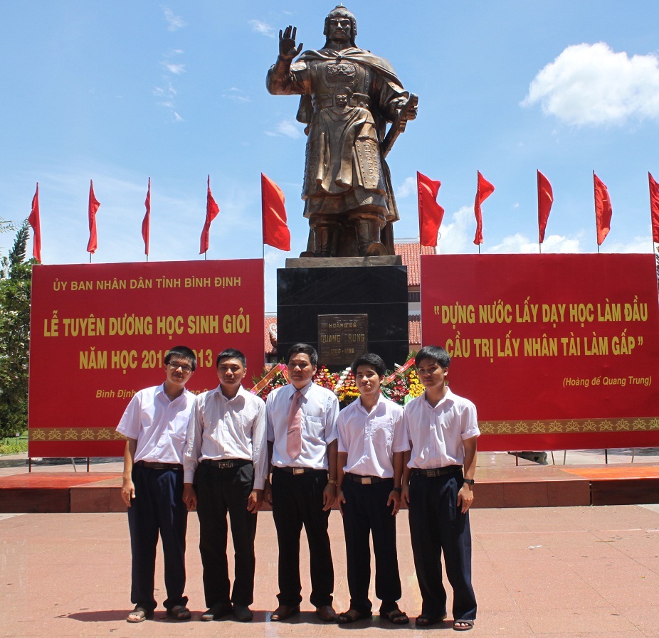 Thủ khoa Trần Đình Trung (