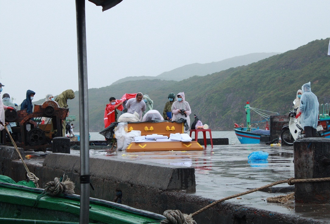 Cơ quan chức năng đang tiến hành khám nghiệm tử thi làm rõ nguyên nhân cái chết