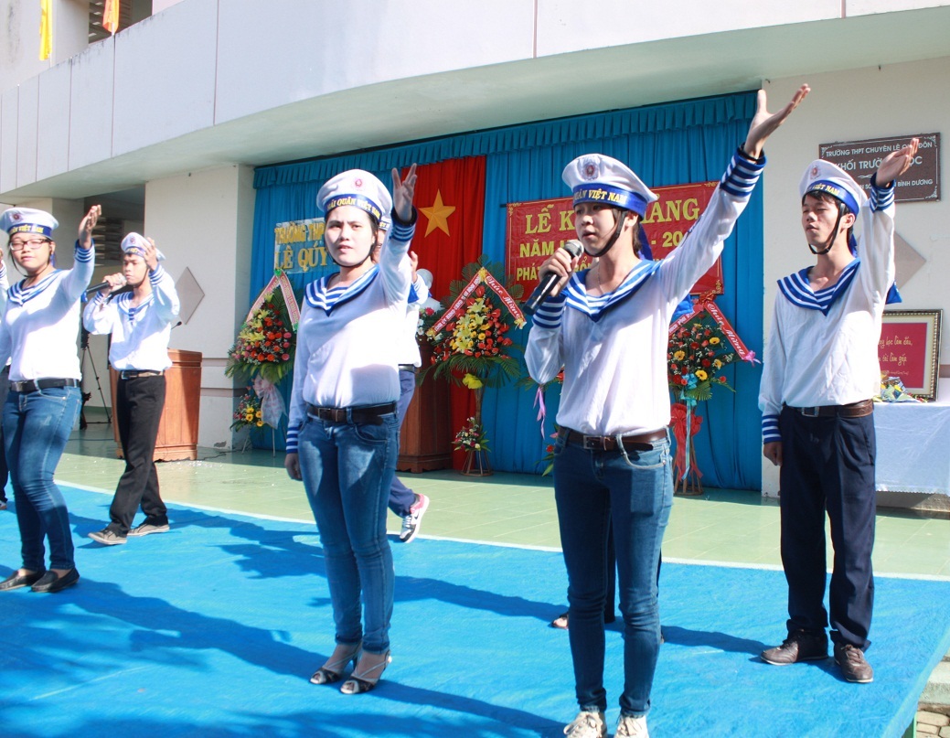 Lễ khai giảng tại trường Tiểu học Hải Cảng (TP Quy Nhơn).