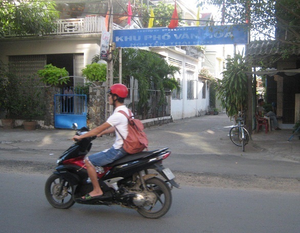 Khu phố văn hóa xôn xao vì chồng bà H. đến nhà riêng ông Ánh để đánh ghen