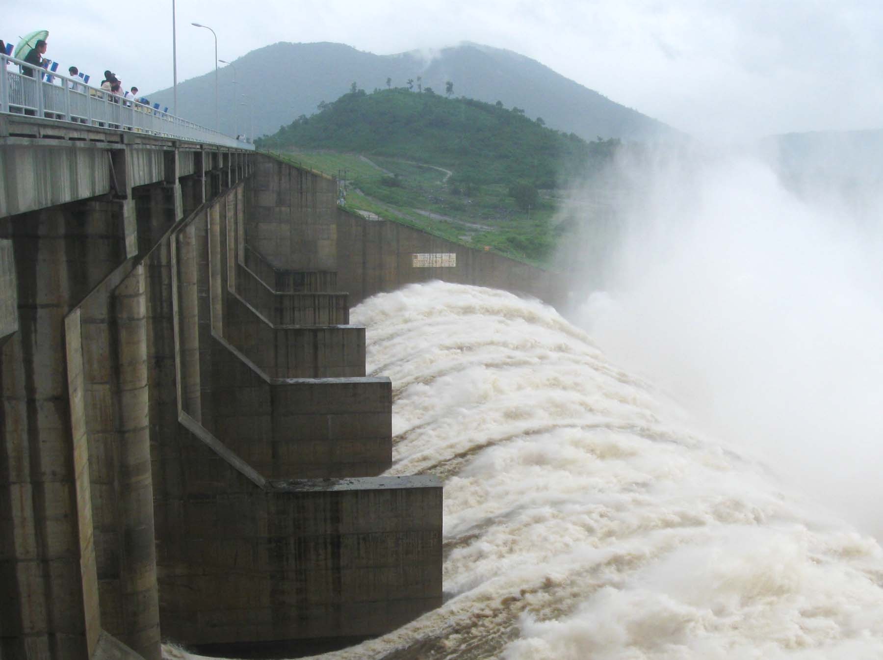 Thủy điện xả lũ (ảnh minh họa - Nhạn Sơn)