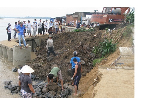 180 hộ dân xóm Rớ (TP Tuy Hoa) bị triều cường uy hiếp (ảnh Nhạn Sơn)